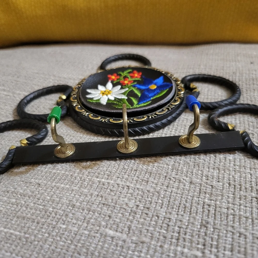 3 Hook Floral Leather Patched Embossed Wrought Iron Key Holder 6.75"Γ5" Germany - Picture 3 of 7